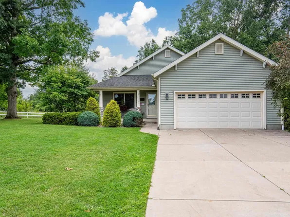 1253 Elm St, Manitou Beach, MI 49253