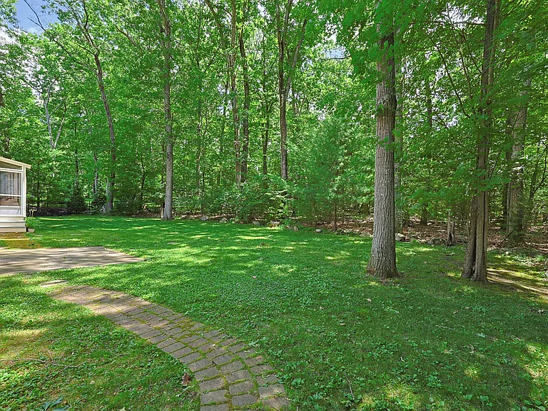12 Carriage Dr — Photo 38