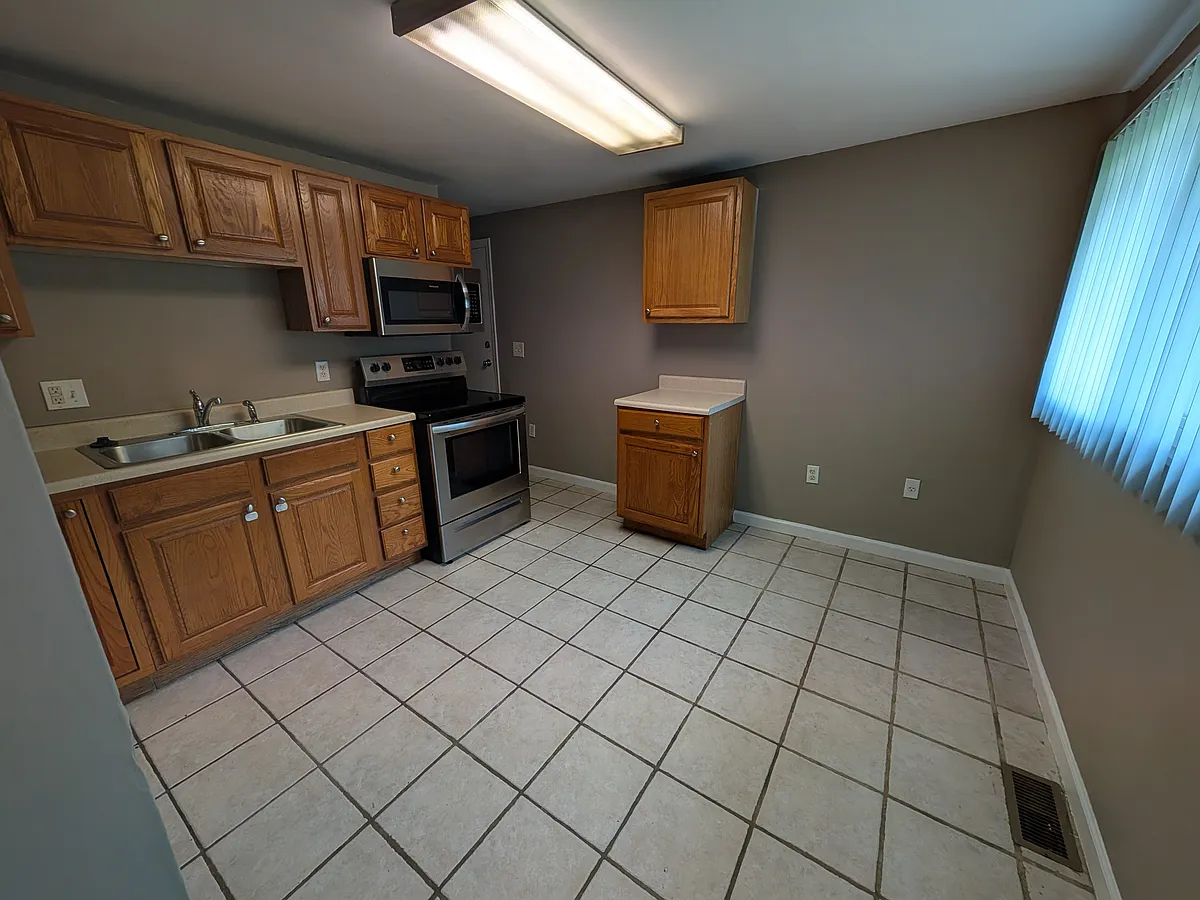 Building Photo - 244 Tulip Dr
