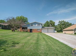 746 NE 43rd St, Topeka, KS 66617