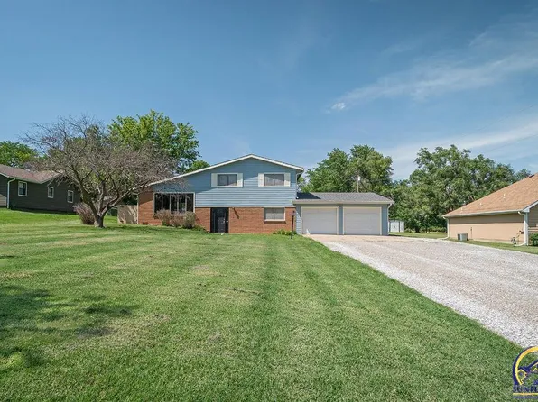 746 NE 43rd St, Topeka, KS 66617