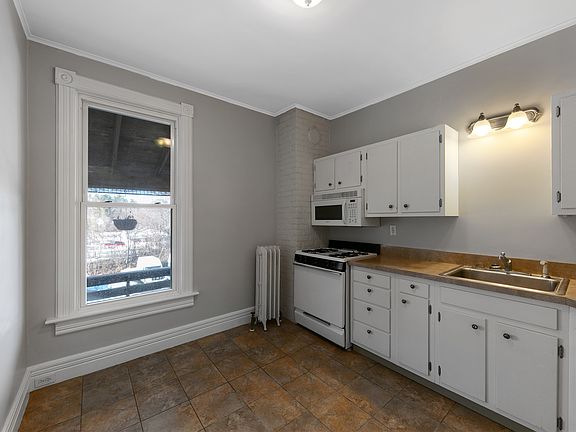 3rd image of 25 Bath St #4