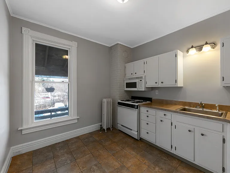 25 Bath St #4 — Photo 3