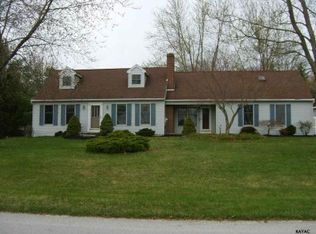 471 Valley View Dr, Hanover, PA 17331