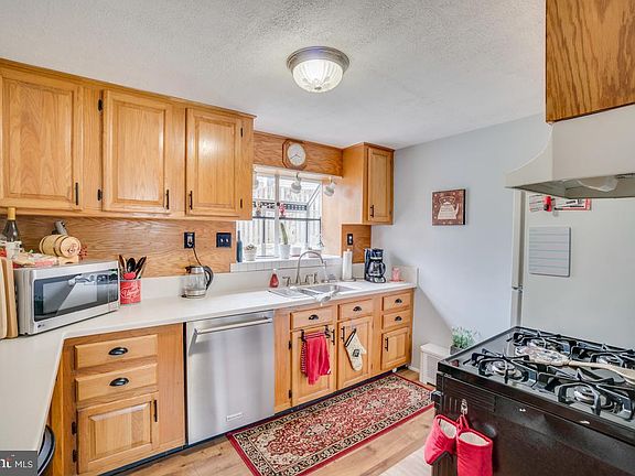 4th image of 9500 Damascus Dr