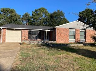 28 Pinewood Dr, Millbrook, AL 36054