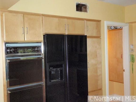 4th image of 2912 42nd St W