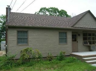 1415 Saxon Ave, Bay Shore, NY 11706