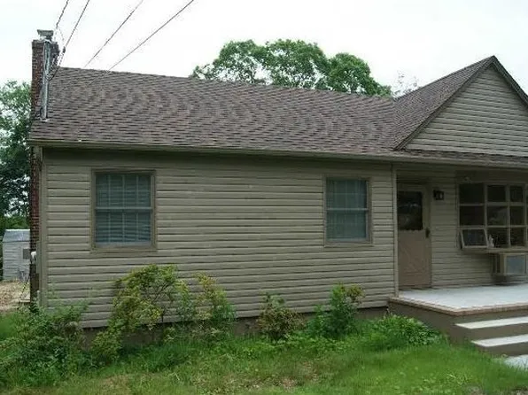 1415 Saxon Ave, Bay Shore, NY 11706