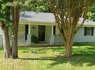 407 Indian Creek Dr, Palestine, TX 75801