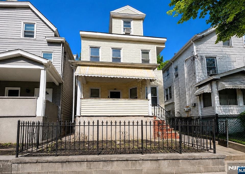 1st image of 674 E 24th St