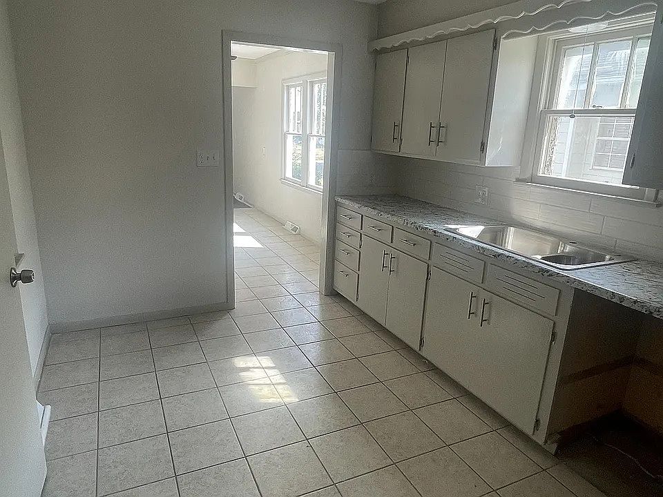 2nd image of 1431 S Santa Fe St
