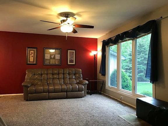 5th image of 40 Emery Dr