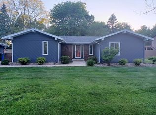 525 Oakridge Dr, Portage, WI 53901