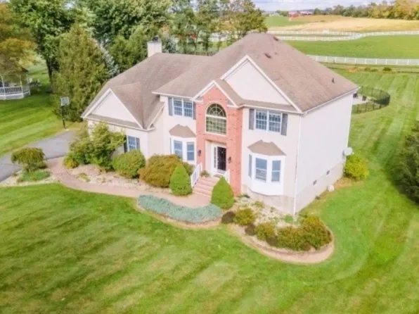 5 Prall Ct, East Amwell Twp., NJ 08551