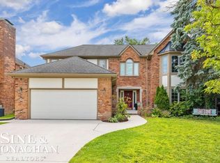 1045 Whittier Rd, Grosse Pointe Park, MI 48230