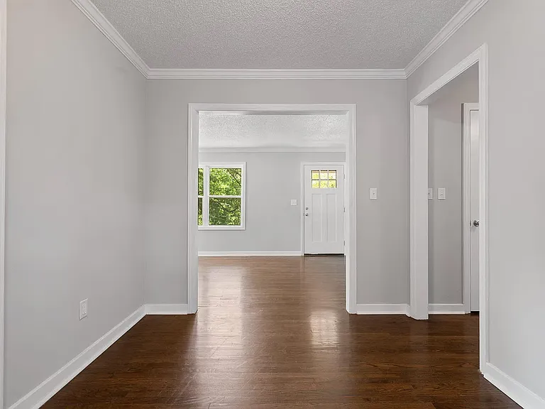 3934 Grace Ave — Photo 3