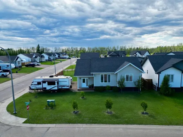 10402 E 110th St, Mackenzie County, AB T0H 2H0