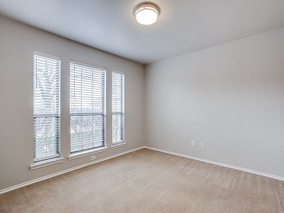 3rd image of 2005 Kings Forest Dr