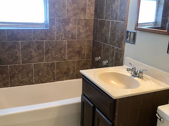 5th image of 945 S 2nd St #104