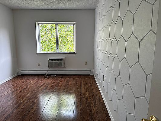 4th image of 1 E 117th St Floor 2R