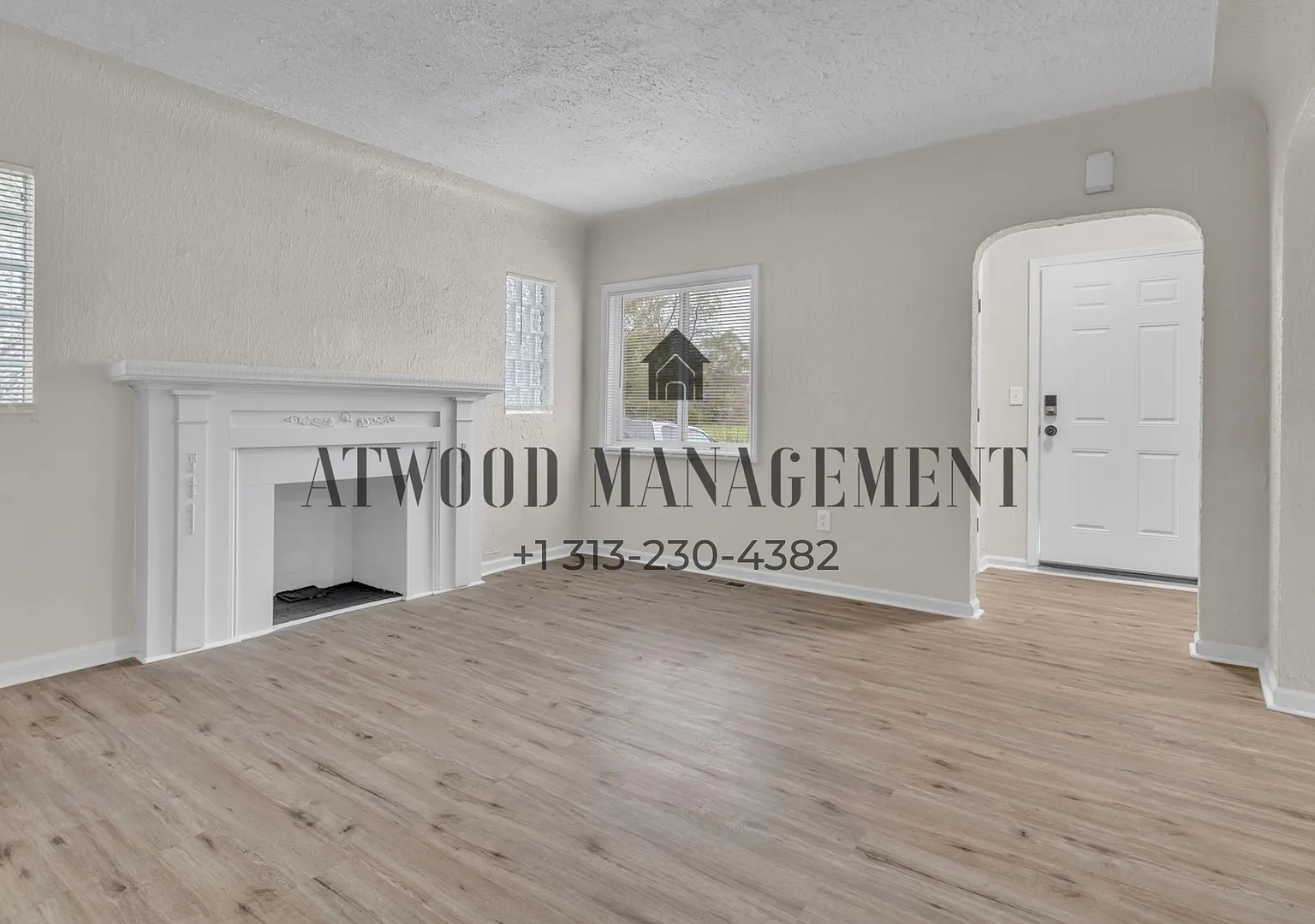 This beautifully updated 2-bedroom, 1-bath single-family home is ready for move-in! — Photo 2