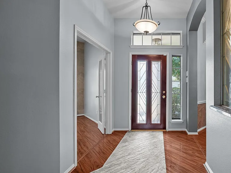 2723 Shelby Dr — Photo 3