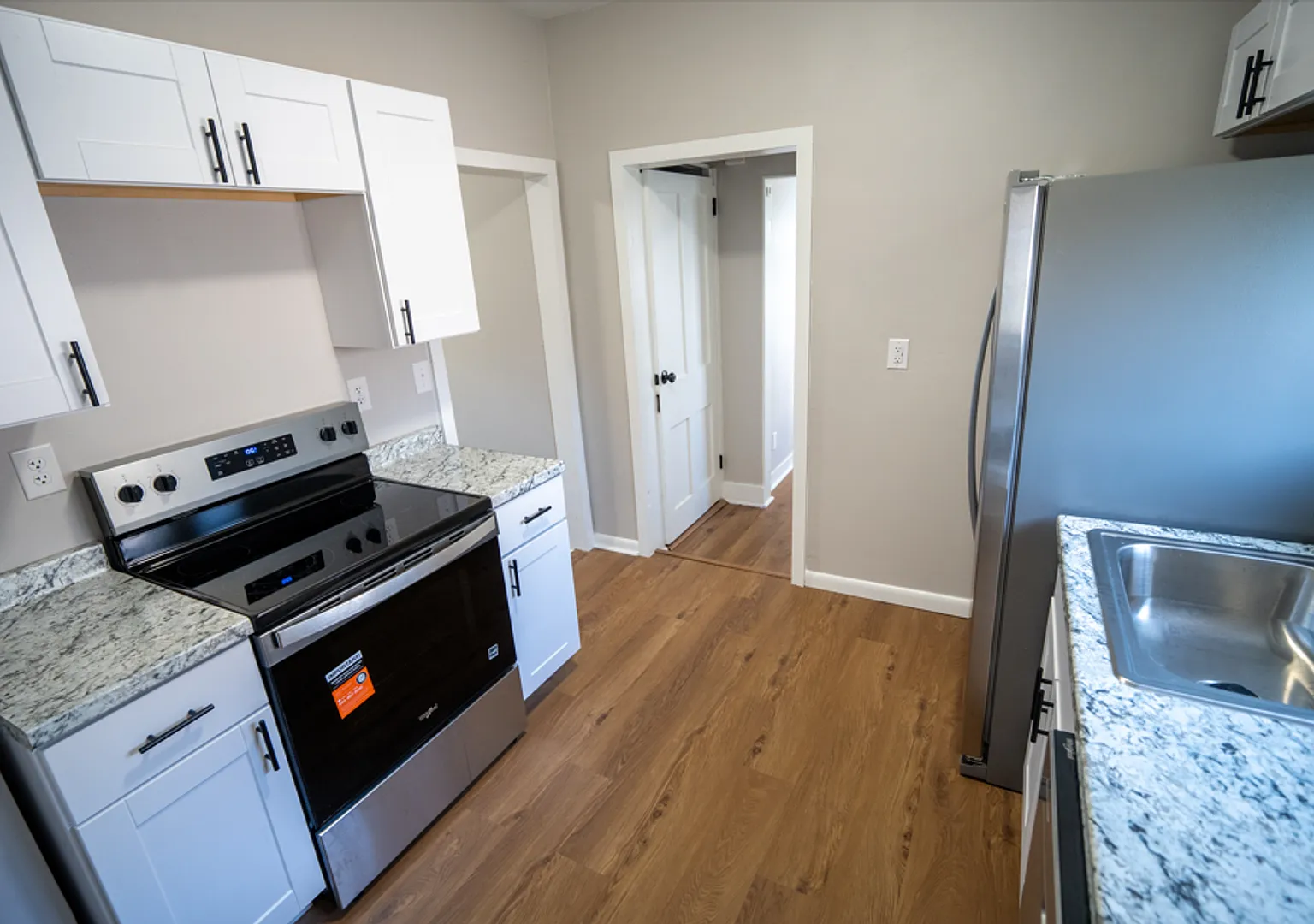 Stunning 3 bedroom home in Lincoln Place available now! — Photo 1