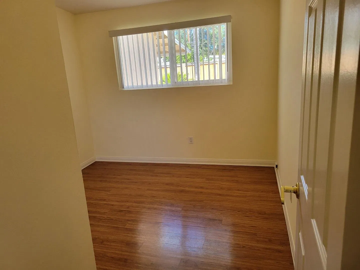 Lovely 3 bedroom home with a separate studio apartment — Photo 4