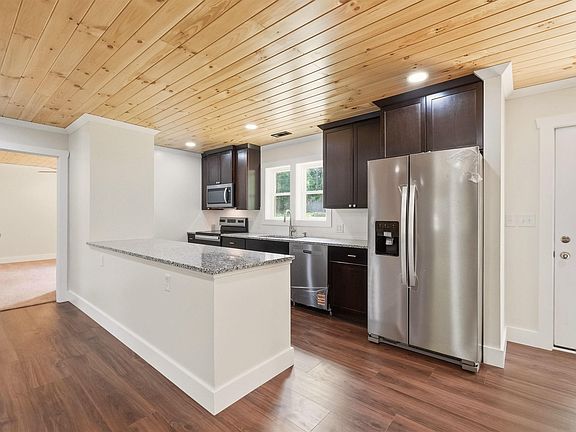 4th image of 39 Cherry Hill Ct