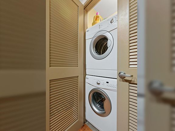 5th image of 102 E Main St APT 307
