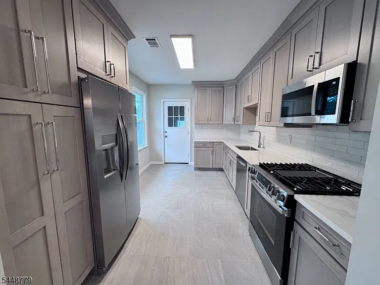 441 W Broad St — Photo 9