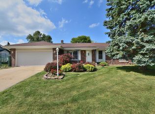 5560 W Allwood Dr, Franklin, WI 53132