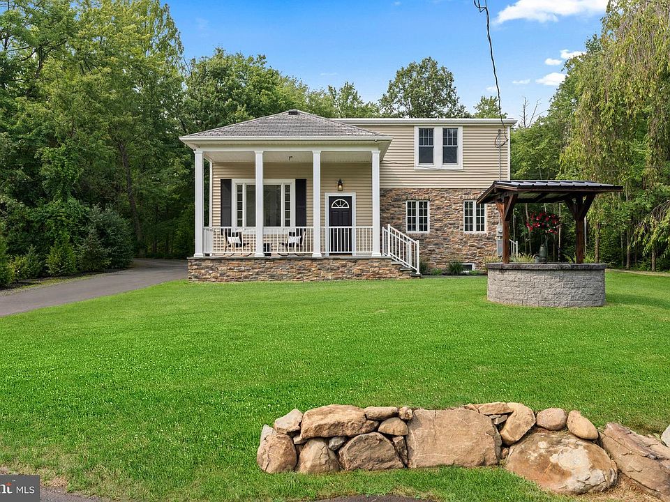 1st image of 300 Rock Rd E