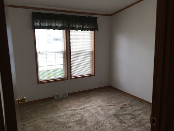 5th image of 2035 Eastwood St