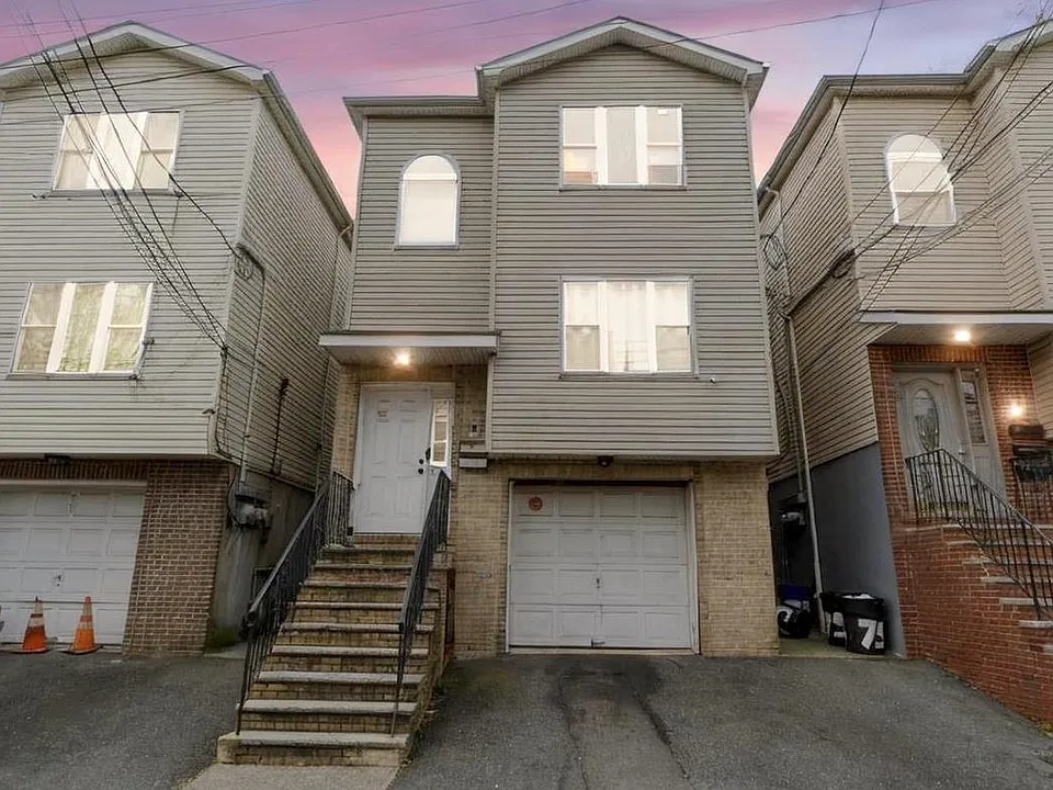 73 Woodlawn Ave #2