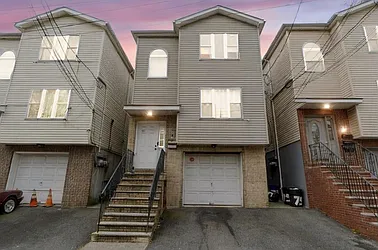 73 Woodlawn Avenue, #2