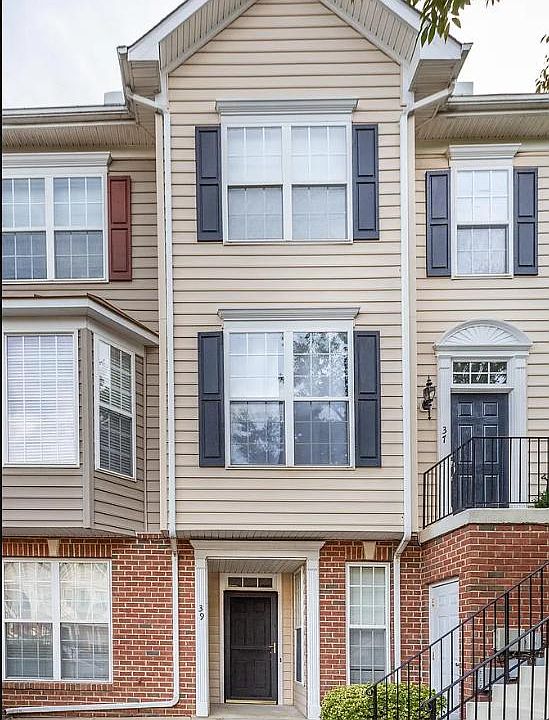 1st image of 39 Harbour Heights Dr