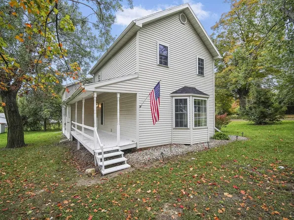 567 Devils Lake Hwy, Manitou Beach, MI 49253