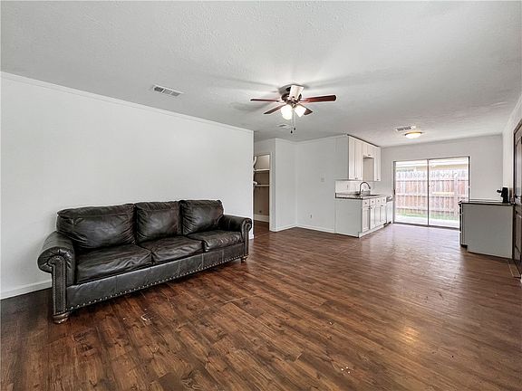 5th image of 1104 Georgia St