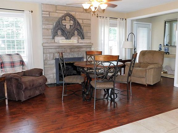 4th image of 2714 Fairview Dr