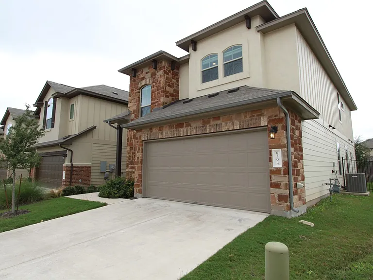 9304 Lost Bridge Ln #43 — Photo 3