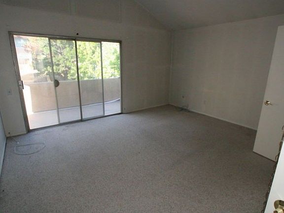 4th image of 2852 Pinelawn Dr