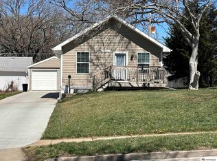 7926 Oakwood St, Ralston, NE 68127
