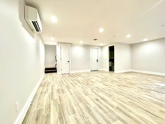 Rented by Pear NYC LLC | media 22