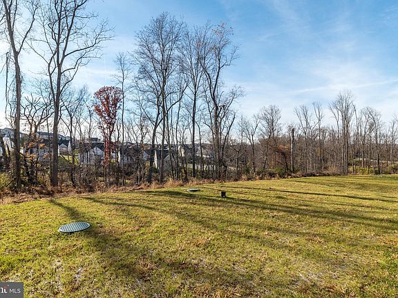 4th image of 151 Lilac Ct