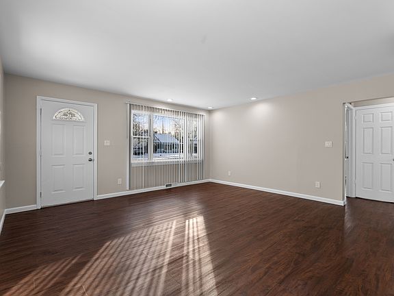 5th image of 10600 Troy St