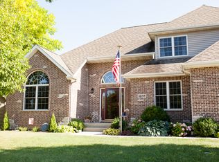 1037 Lakewood Dr, Ottawa, IL 61350