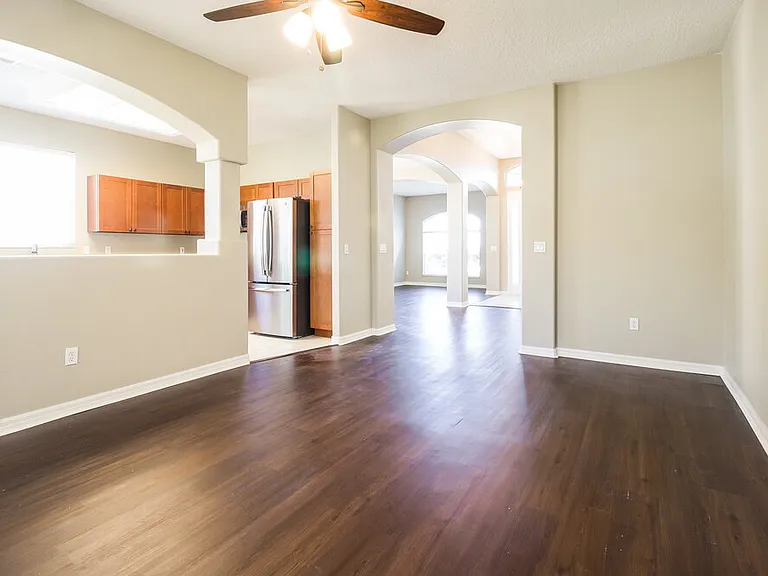 1645 The Oaks Blvd — Photo 4