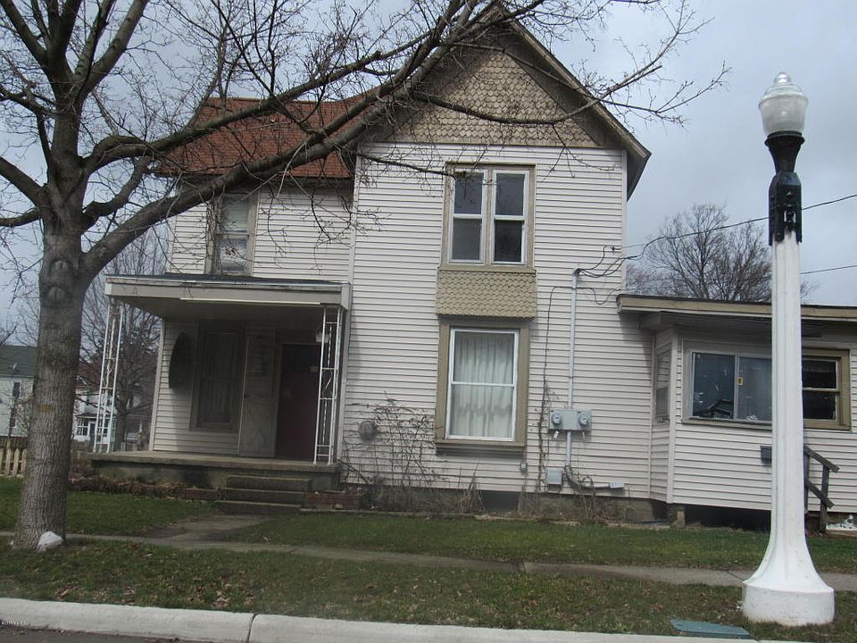 2nd image of 207 W Congress St